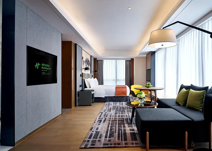 Holiday Inn Guangzhou South Lake Hotel - Ideal For Business & Leisure